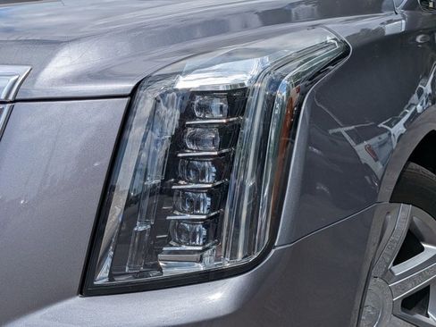 Used 2019 Cadillac Escalade Premium Luxury image 2