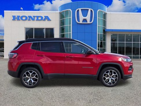 Used 2025 Jeep Compass Limited AWD/4WD image 2