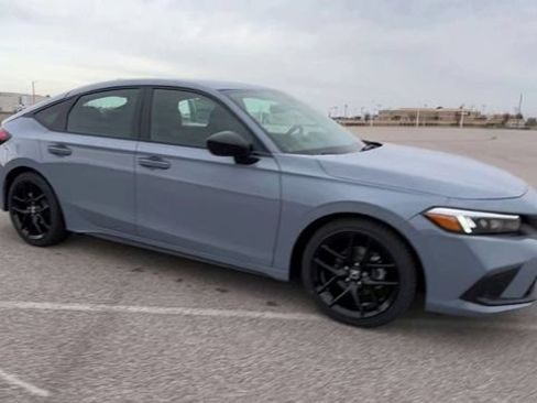 Used 2023 Honda Civic Sport image 2