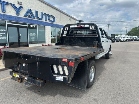 Used 2024 RAM 3500 Tradesman w/ Chrome Appearance Group AWD/4WD image 4