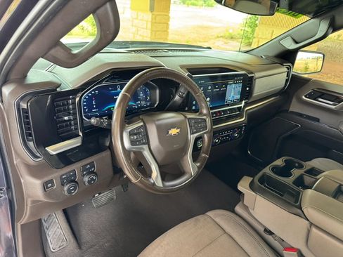 Used 2022 Chevrolet Silverado 1500 LT w/ Z71 Off-Road Package AWD/4WD image 10