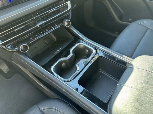 Certified 2025 Chevrolet Traverse LT image 26