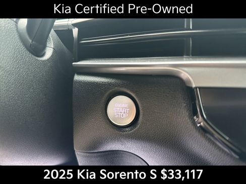 Used 2025 Kia Sorento S FWD image 25