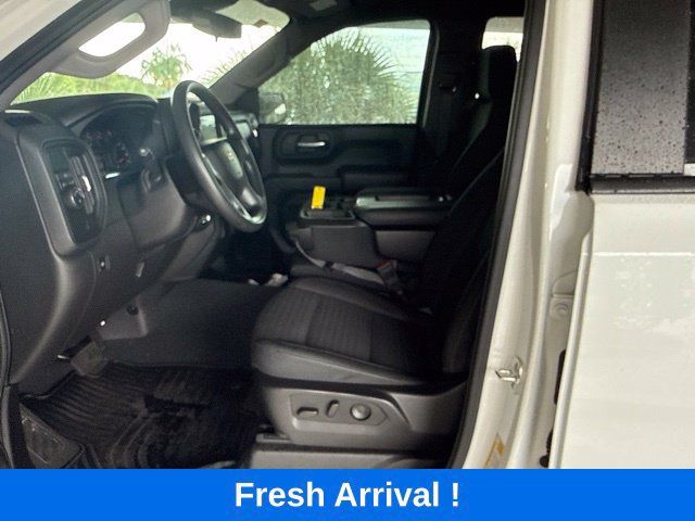 Used 2025 Chevrolet Silverado 1500 Custom RWD image 2