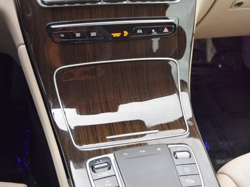 Used 2022 Mercedes-Benz GLC 300 image 30