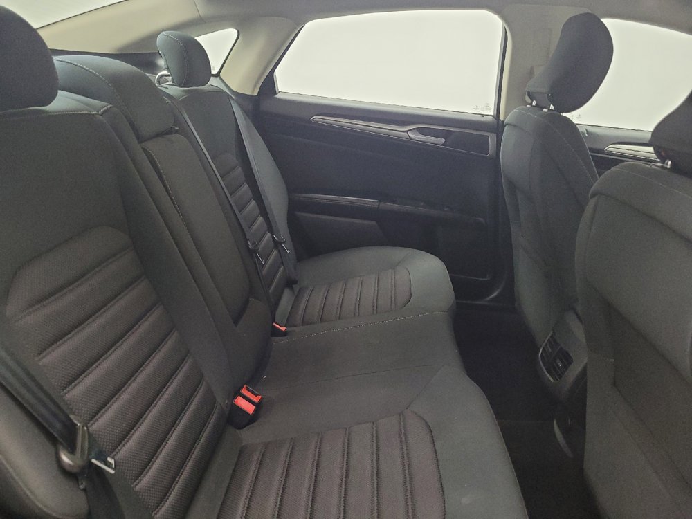 Used 2019 Ford Fusion SE FWD image 19