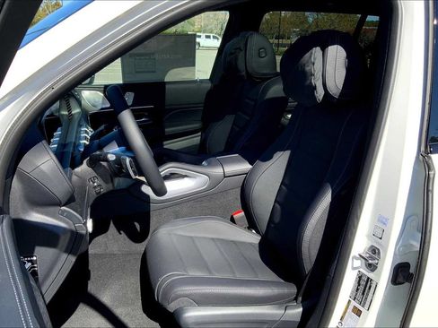 Used 2026 Mercedes-Benz GLS 450 4MATIC image 12