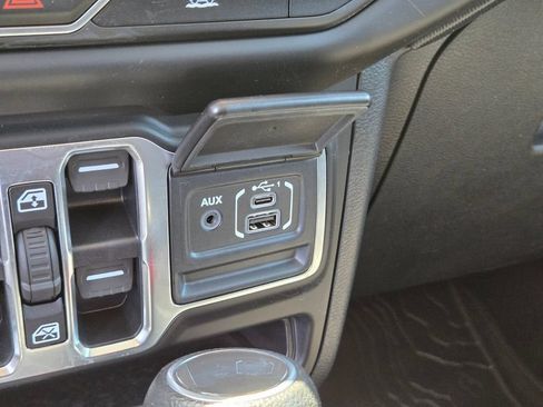 Used 2023 Jeep Wrangler Unlimited w/ Convenience Group AWD/4WD image 28