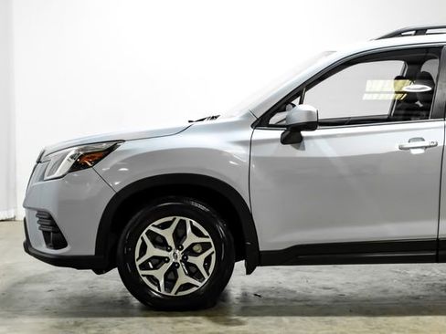 Used 2022 Subaru Forester Premium image 19