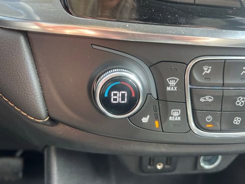 Used 2021 Chevrolet Traverse LT image 20