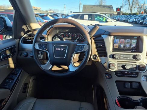 Used 2017 GMC Yukon SLT w/ Open Road Package image 10