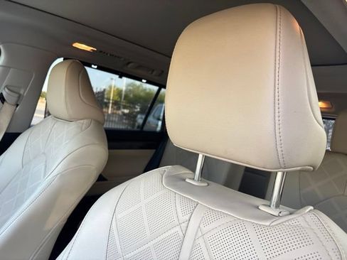 Used 2024 Toyota Highlander Platinum FWD image 9