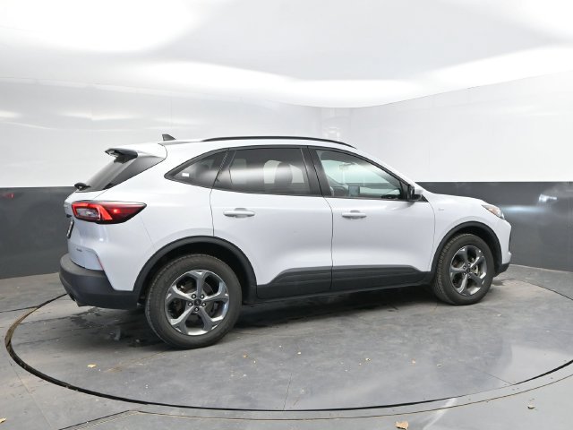 Used 2025 Ford Escape ST-Line Select AWD/4WD image 2