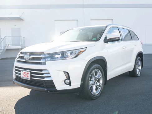 Used 2017 Toyota Highlander Limited image 2