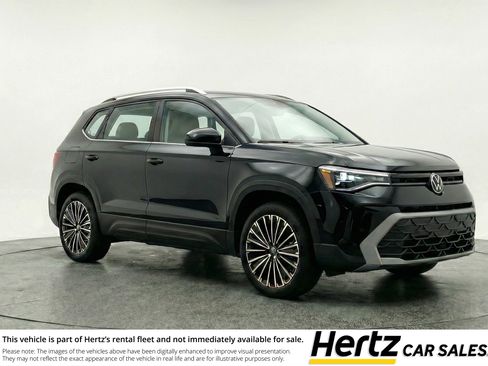 Used 2025 Volkswagen Taos SE image 1