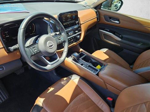 Used 2022 Nissan Pathfinder Platinum w/ Cargo Package FWD image 10