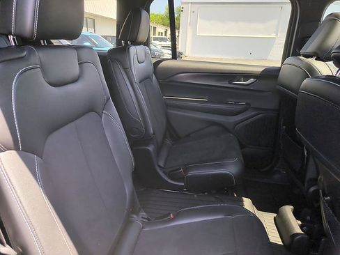 Used 2023 Jeep Grand Cherokee L Altitude AWD/4WD image 31