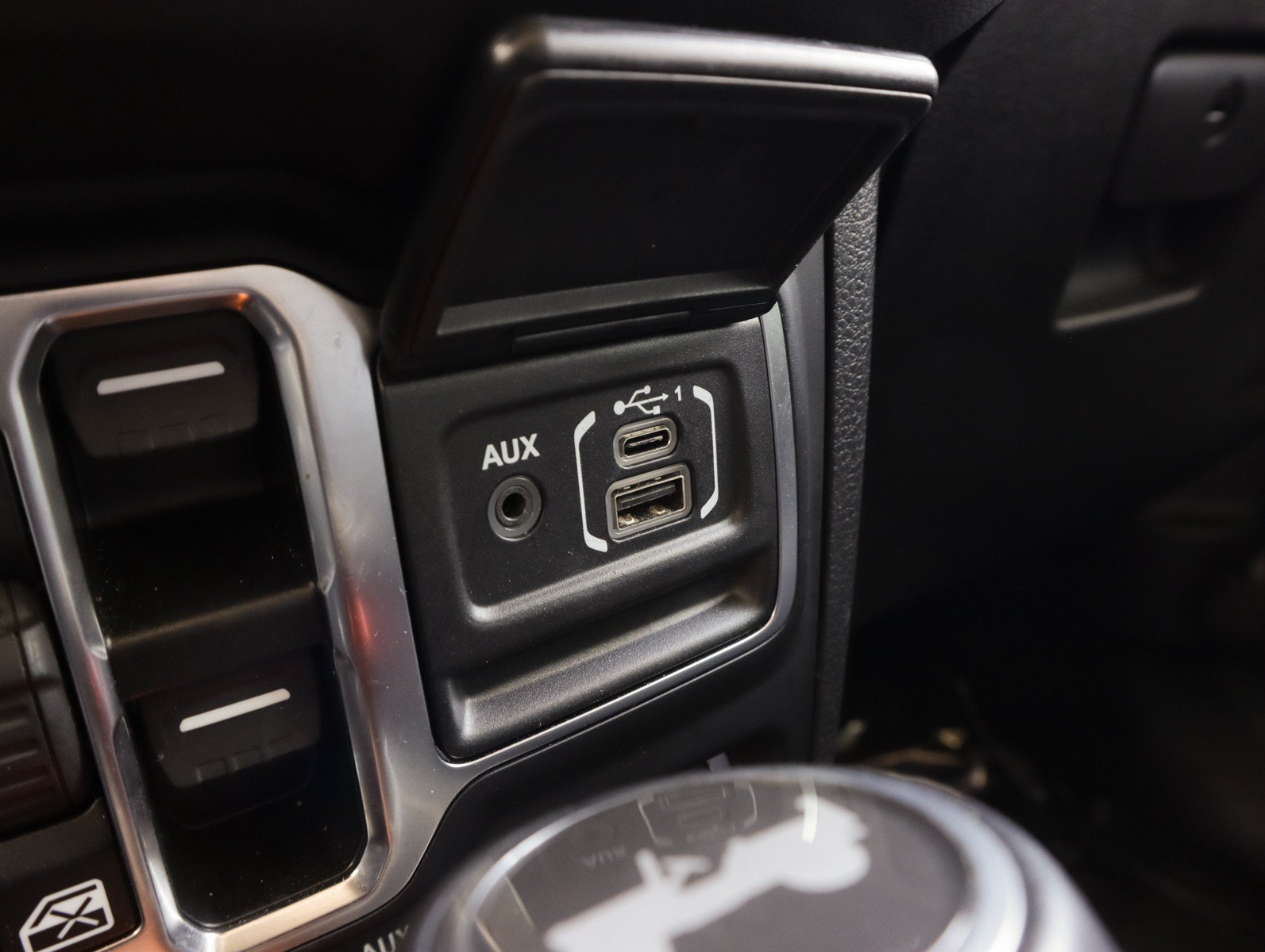 Used 2024 Jeep Wrangler Unlimited Rubicon 4xe AWD/4WD image 23