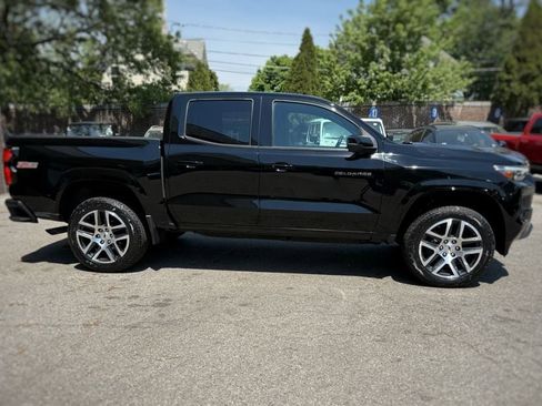 Used 2023 Chevrolet Colorado Z71 w/ Z71 Convenience Package 2 AWD/4WD image 4