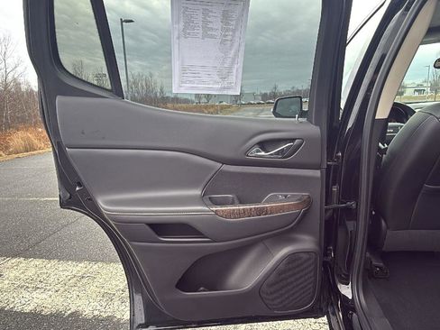 Used 2022 GMC Acadia Denali image 24