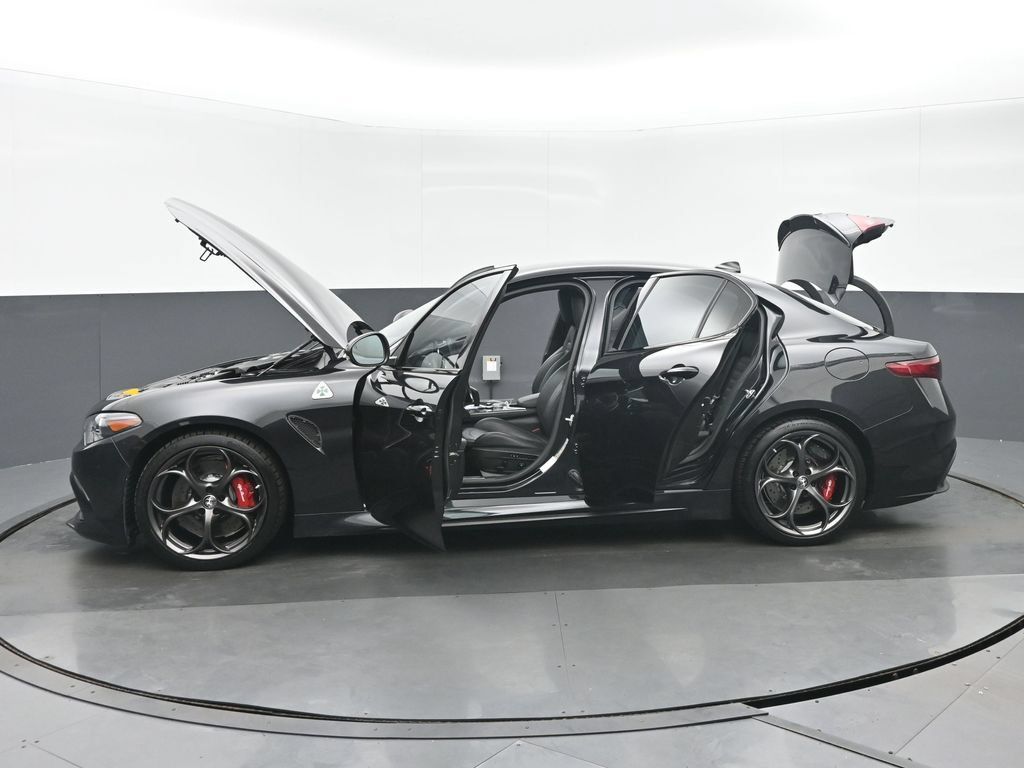 Used 2022 Alfa Romeo Giulia Quadrifoglio RWD image 40