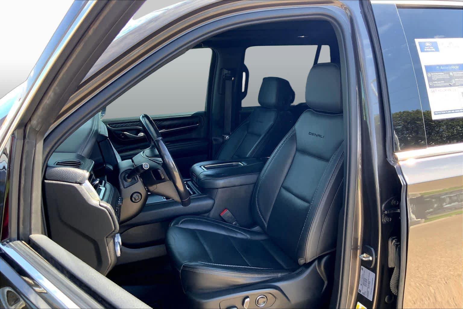 Used 2021 GMC Yukon Denali w/ Denali Premium Package AWD/4WD image 7