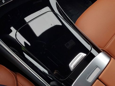 Used 2025 Mercedes-Benz GLC 350e 4MATIC image 23