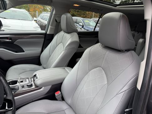 Used 2021 Toyota Highlander Platinum image 14