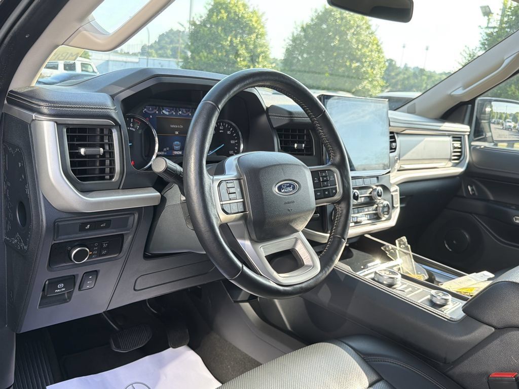 Used 2024 Ford Expedition XLT AWD/4WD image 10
