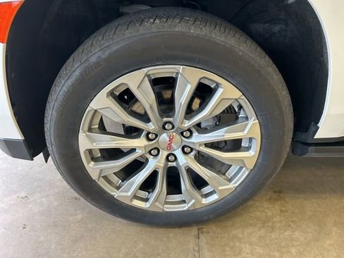 Used 2024 GMC Yukon Denali image 9