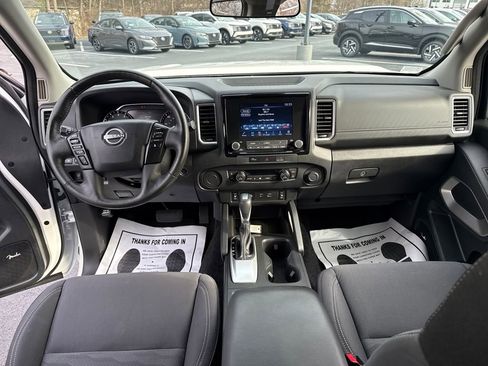 Used 2024 Nissan Frontier SV w/ SV Convenience Package image 13