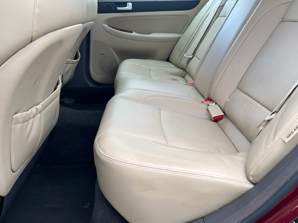 Used 2013 Hyundai Genesis 3.8 w/ Premium Pkg RWD image 15