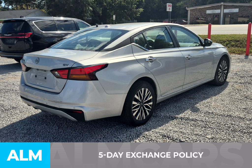 Used 2024 Nissan Altima 2.5 SV FWD image 3