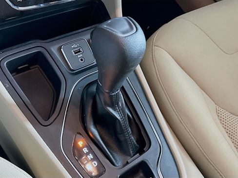 Used 2021 Jeep Cherokee Latitude image 23