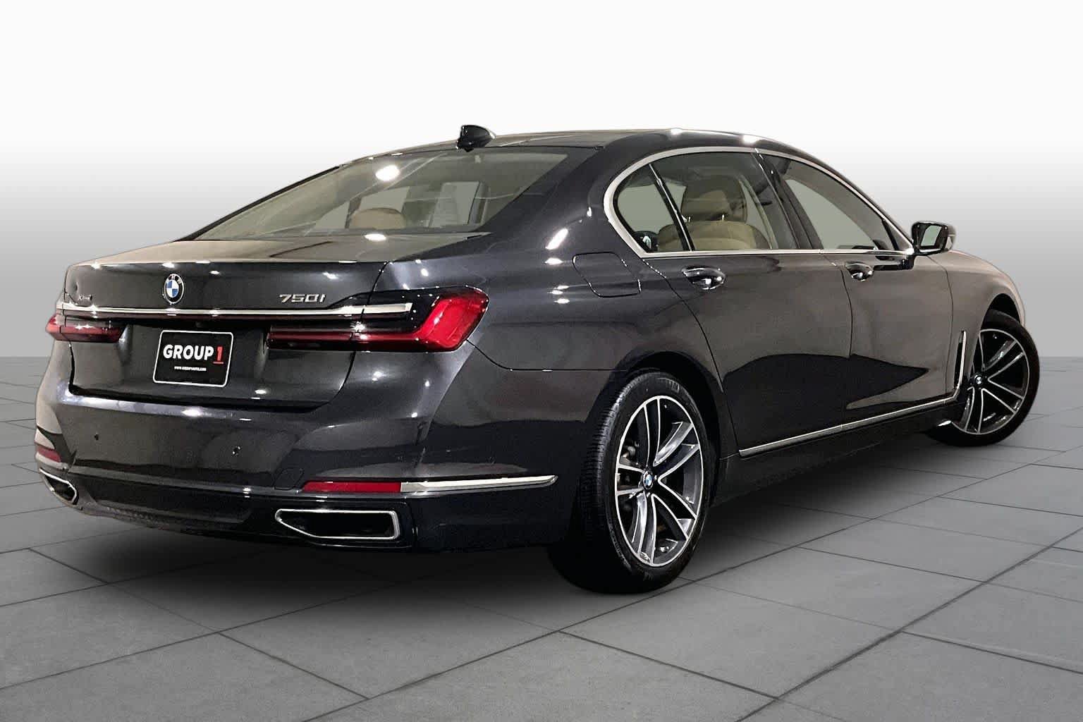 Used 2022 BMW 750i xDrive AWD/4WD image 12