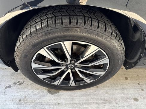 Used 2023 Volvo XC60 B5 Plus image 19