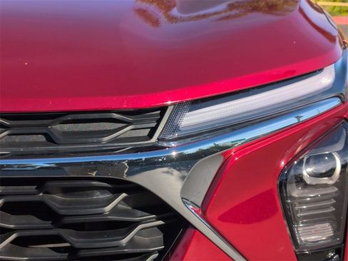 Used 2025 Chevrolet Trax LT w/ LT Convenience Package image 13