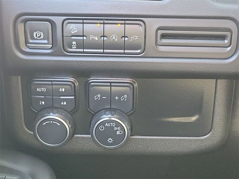 Used 2021 Chevrolet Suburban Z71 image 17