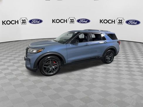 Used 2025 Ford Explorer ST image 5