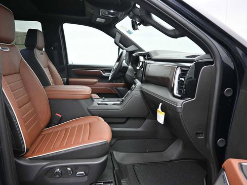 New 2025 GMC Sierra 3500 Denali Ultimate image 11
