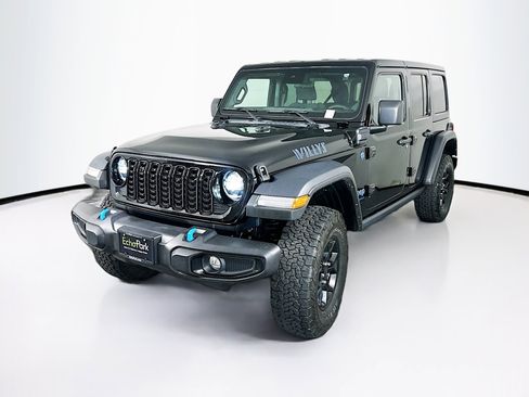 Used 2024 Jeep Wrangler Unlimited AWD/4WD image 3