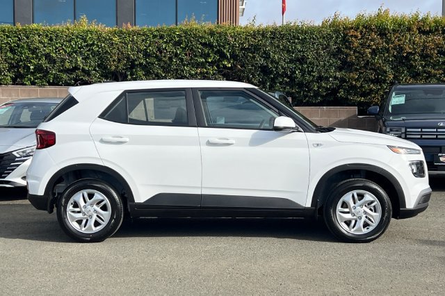 New 2026 Hyundai Venue SE FWD image 5