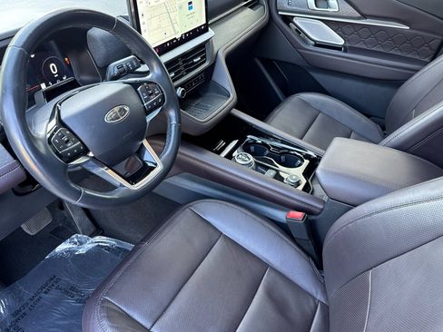 Used 2025 Ford Explorer Platinum w/ LUX Leather Package AWD/4WD image 4