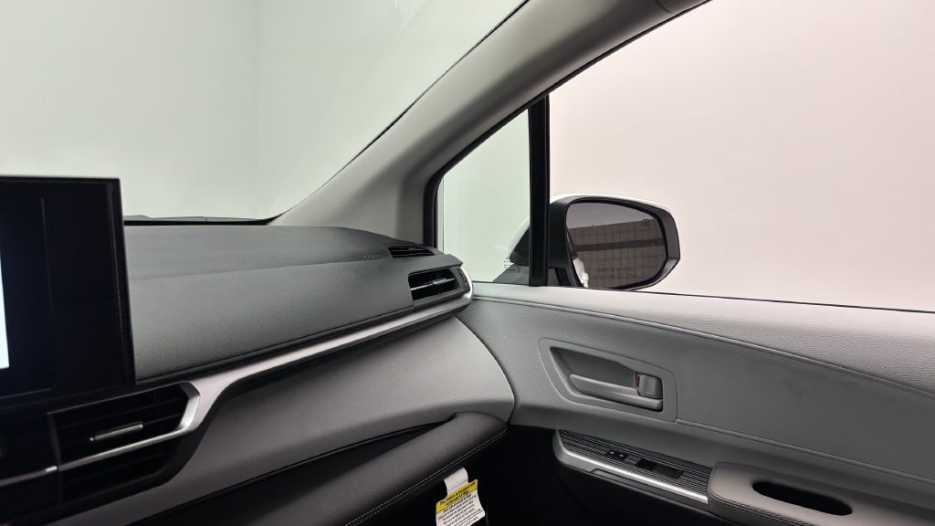 Certified 2026 Toyota Sienna LE FWD image 24