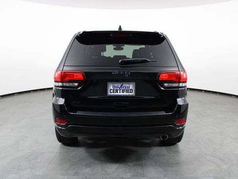 Used 2018 Jeep Grand Cherokee Altitude RWD image 10