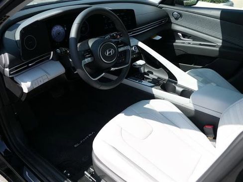 New 2025 Hyundai Elantra Limited image 11