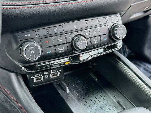 Used 2025 Dodge Durango R/T AWD/4WD image 16