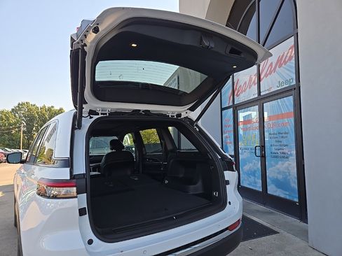 New 2025 Jeep Grand Cherokee Limited w/ Luxury Tech Group II image 92