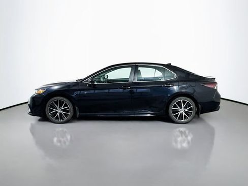Used 2023 Toyota Camry SE image 3