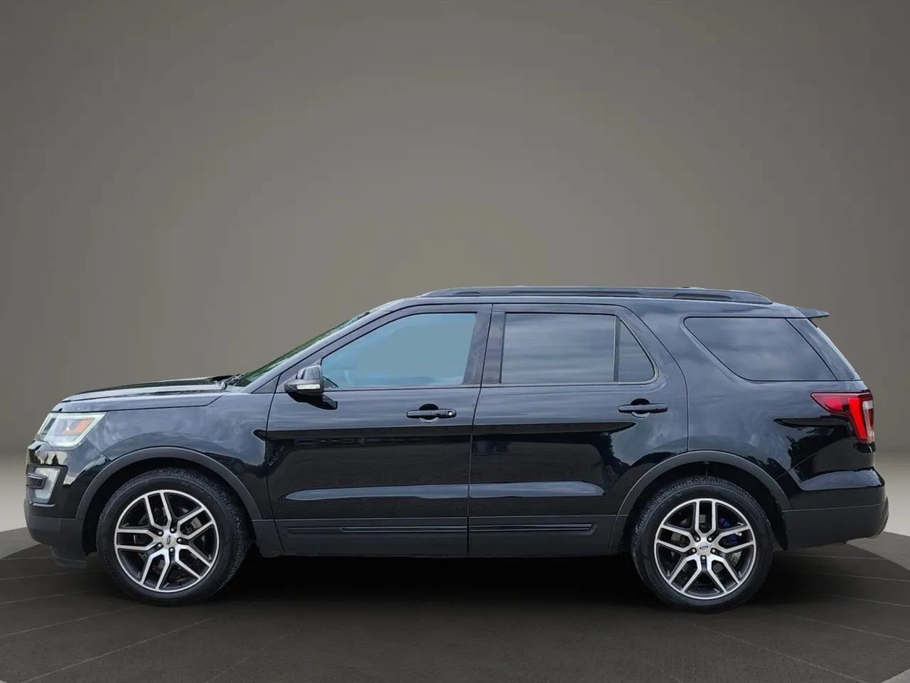 Used 2017 Ford Explorer Sport AWD/4WD image 2
